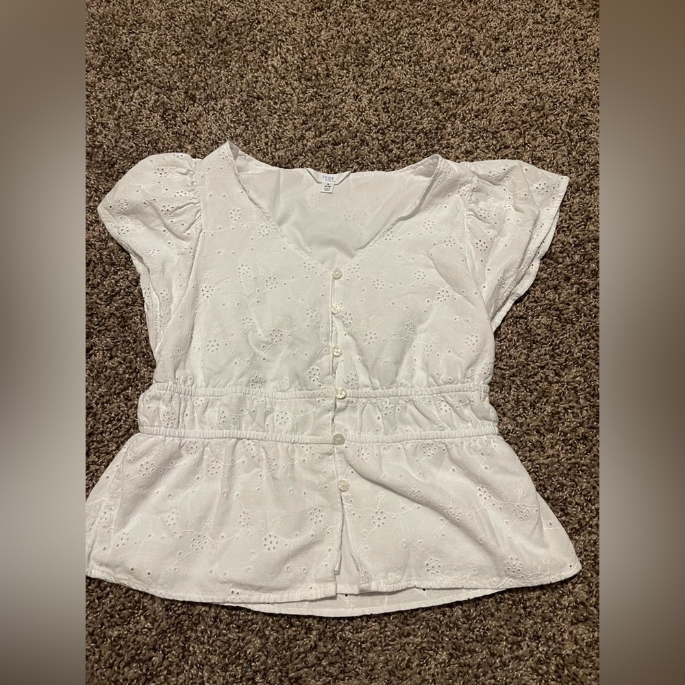 🐰Time and Tru White Eyelet Blouse🐰